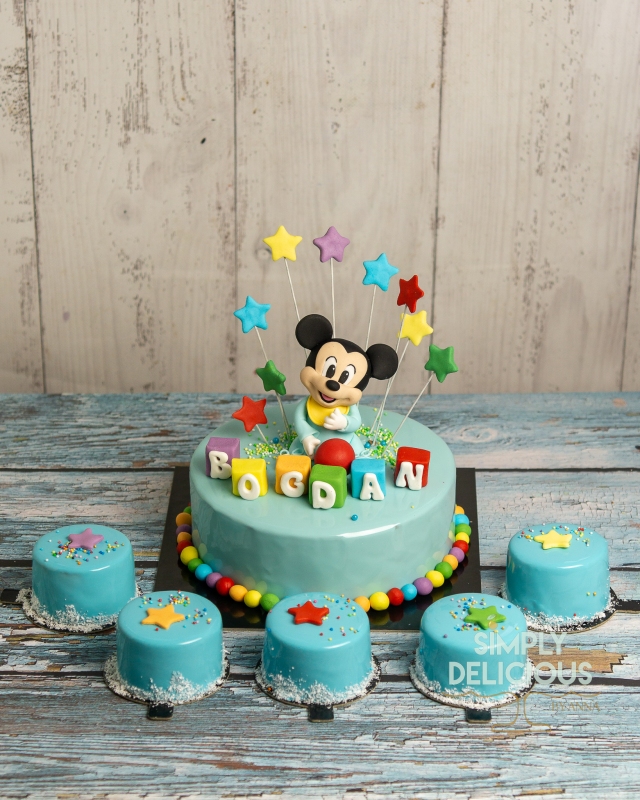 2021-03-21-Torturi-DSC01780-albastru-Botez-figurina-glazura-mickey-Monoportii