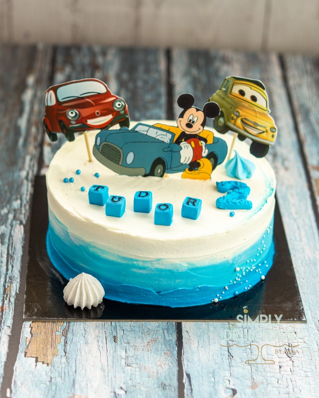 2021-04-04-Torturi-DSC01941-alb-albastru-crema-Masini-mickey-vafa