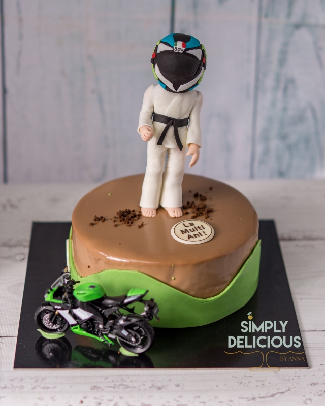 2021-05-30-Torturi-DSC03204-ciocolata-figurina-glazura-motocicleta-verde