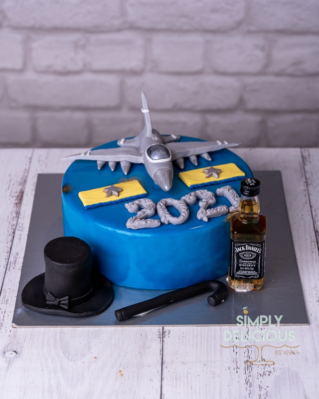 2021-07-04-Torturi-NAN02261-albastru-Avioane-bautura-figurina-glazura-whisky