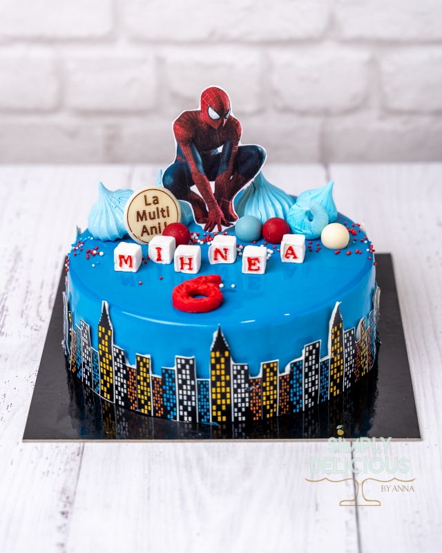 2021-07-25-Torturi-NAN05586-albastru-glazura-oras-spiderman-super-eroi-vafa