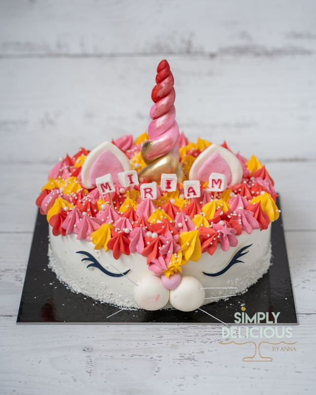 2021-09-26-Torturi-NAN01715-alb-Animalute-crema-figurina-pisica-pisicorn-vafa