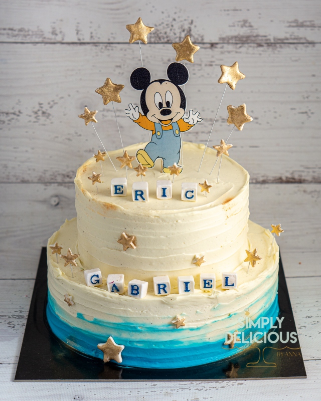 2021-10-03-Torturi-DSC01028-alb-albastru-Botez-crema-etajat-mickey-stele-vafa