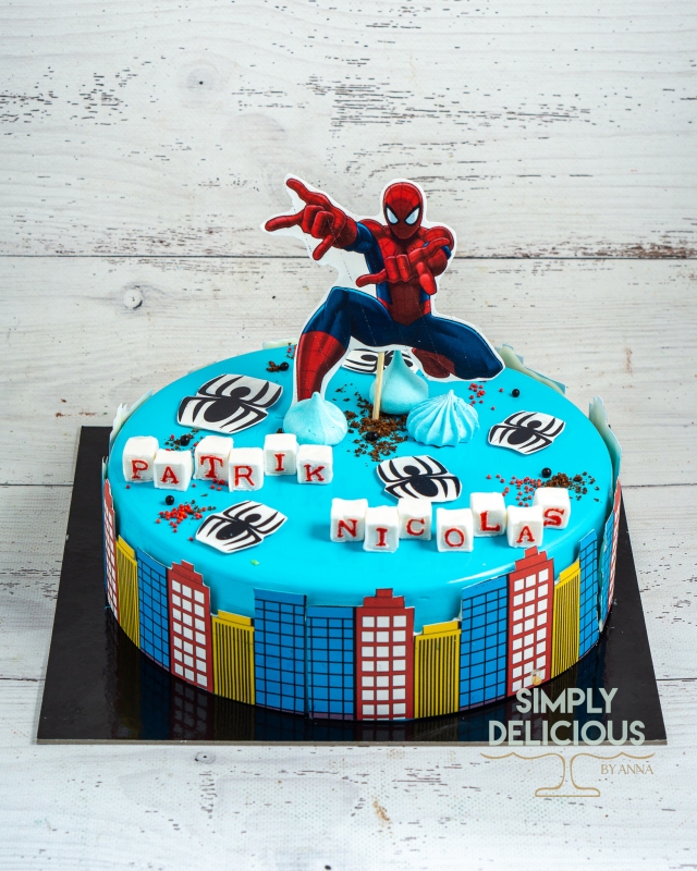 2021-10-17-Torturi-DSC01146-albastru-glazura-oras-spiderman-super-eroi-vafa