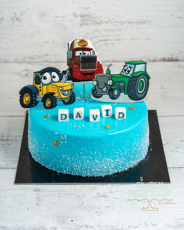 2021-10-24-Torturi-NAN03058-albastru-glazura-Masini-tractor-vafa