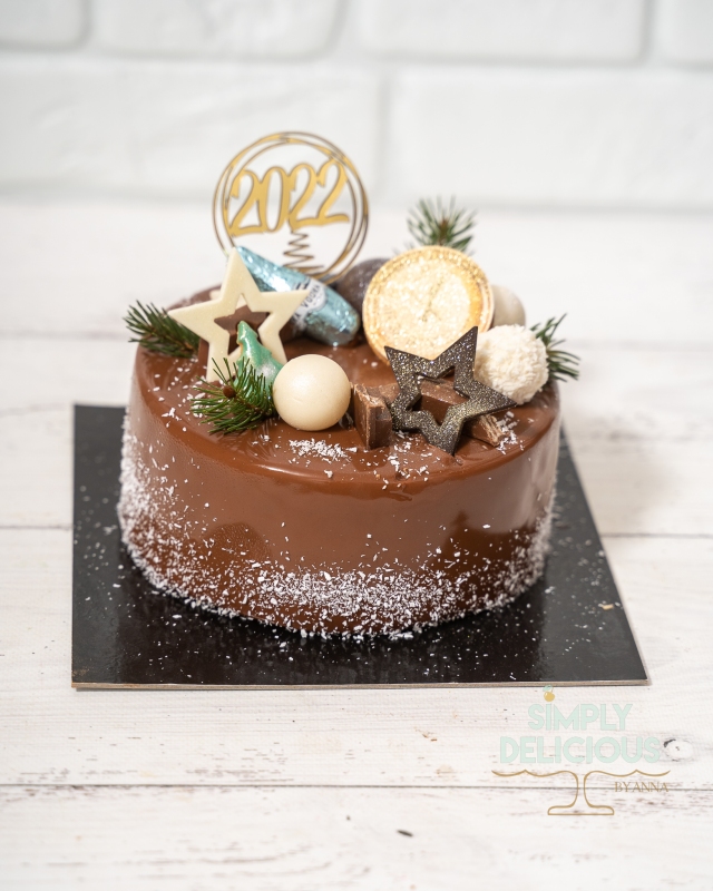 2021-12-31-Torturi-NAN08661-ciocolata-glazura-iarna-revelion-special-topper