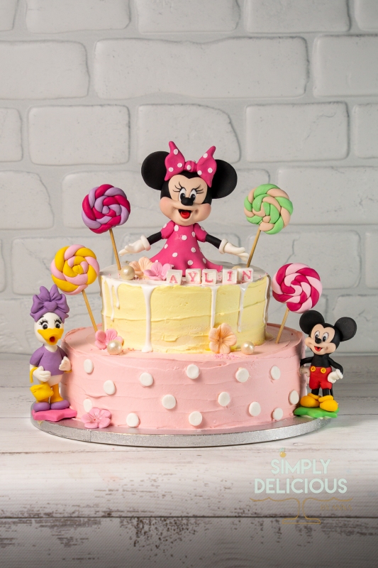 2022-04-30-Torturi-DSC03270-Botez-crema-daisy-etajat-figurina-galben-mickey-minnie-roz