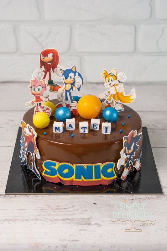 2022-05-08-Torturi-DSC03352-ciocolata-glazura-sonic-vafa