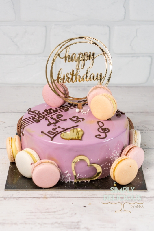2022-05-15-Torturi-DSC03452-glazura-macarons-muzica-roz-special-topper