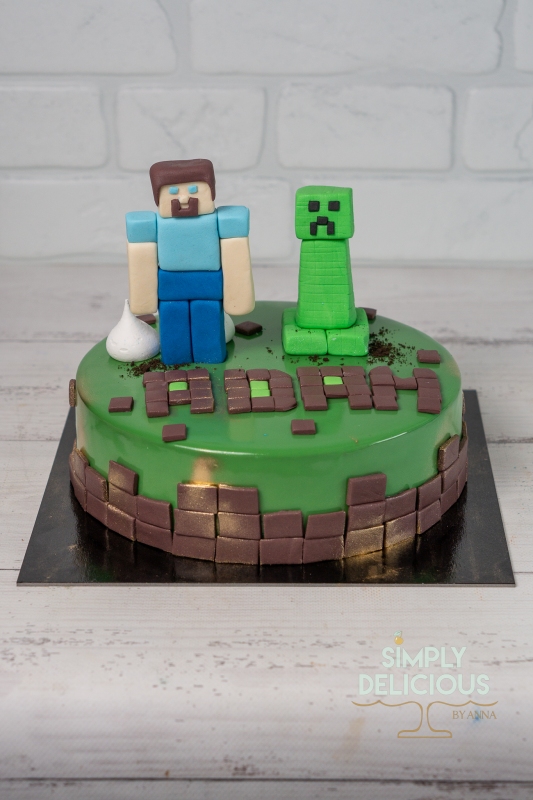 2022-05-31-Torturi-DSC03582-figurina-glazura-minecraft-verde