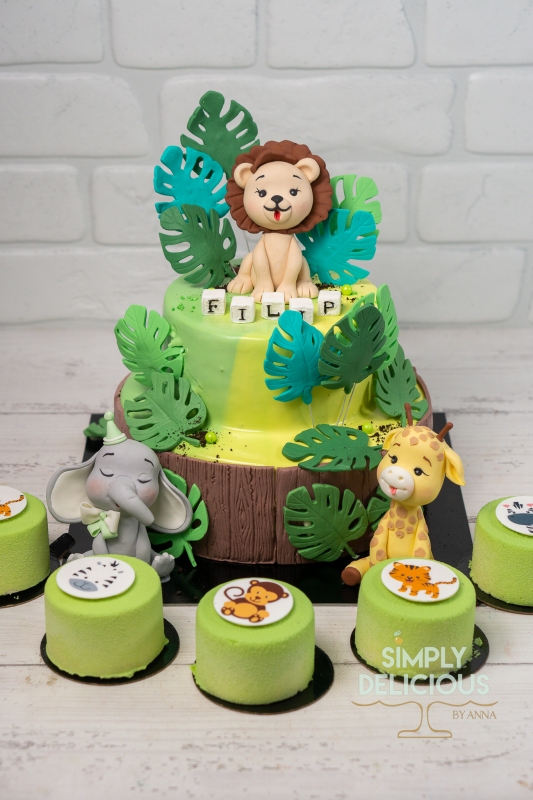 2022-06-05-Torturi-DSC03780-Animalute-Botez-elefant-etajat-figurina-girafa-glazura-jungla-leu-Monoportii-verde
