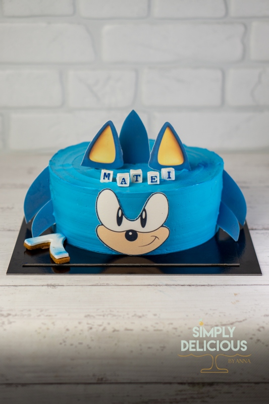 2022-09-04-Torturi-DSC05064-albastru-crema-figurine-din-foaie-de-zahar-sonic