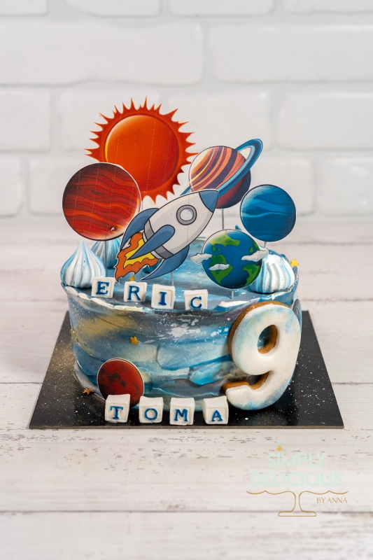 2022-10-02-Torturi-NAN00261-albastru-crema-figurine-din-foaie-de-zahar-planete-racheta