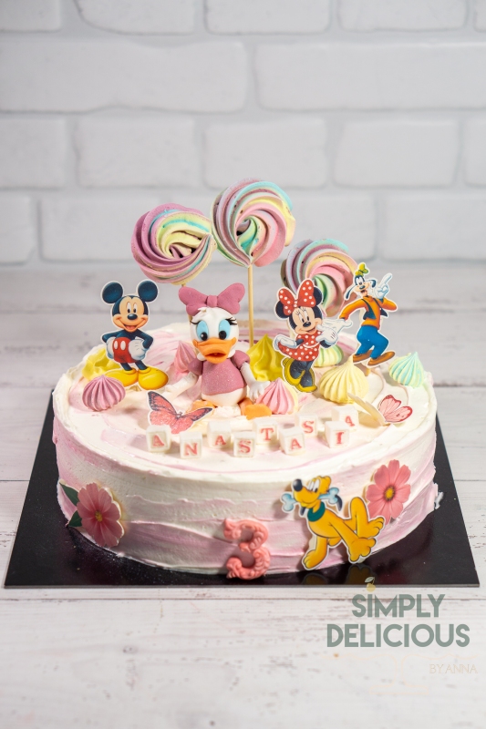 20221029-DSC05573-acadele-alb-bezele-crema-daisy-disney-figurine-din-foaie-de-zahar-figurine-modelate-roz