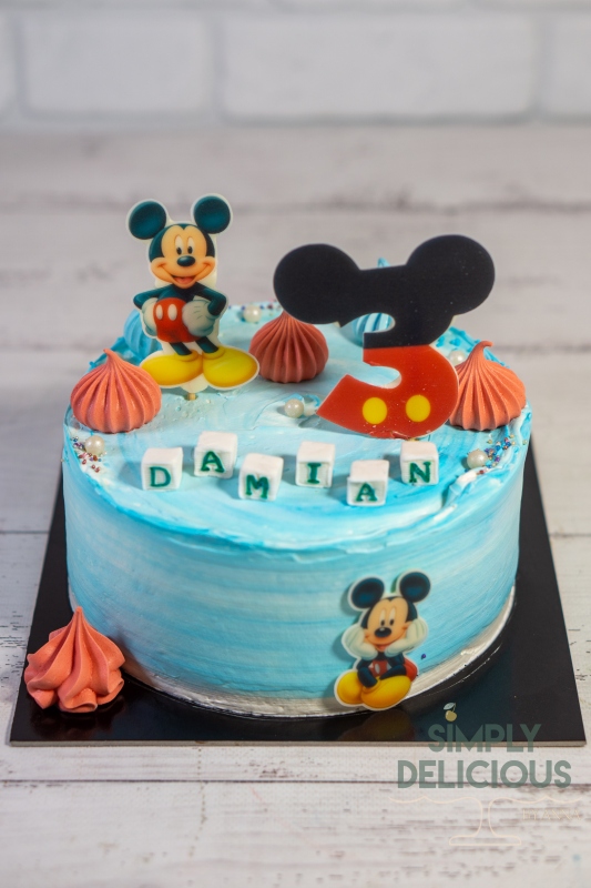 20221127-DSC06068-albastru-crema-figurine-din-foaie-de-zahar-mickey