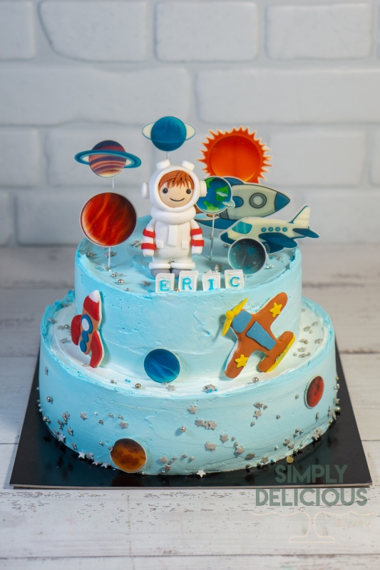 20221218-DSC06258-albastru-astronaut-etajat-figurine-din-foaie-de-zahar-figurine-modelate-planete