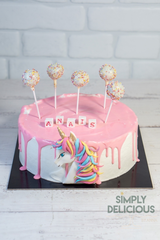 20230114-DSC06476-alb-cakepops-drip-figurine-modelate-roz-unicorn