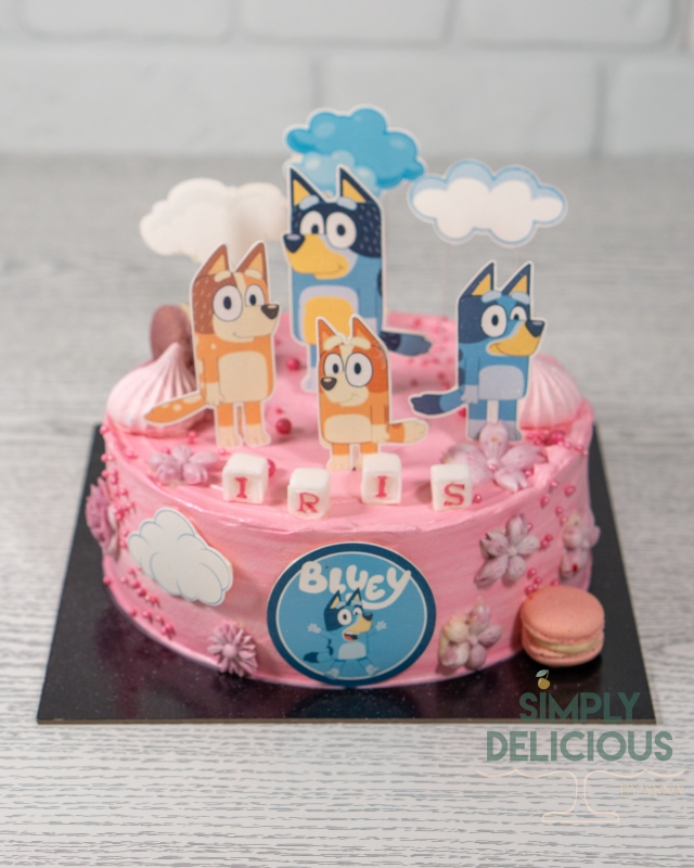 20230409-DSC07392-bluey-figurine-din-foaie-de-zahar-roz