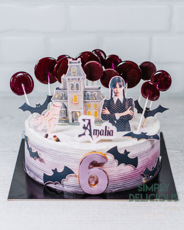 20230514-DSC07680-_toate-torturile-acadele-alb-figurine-din-foaie-de-zahar-mov-wednesday