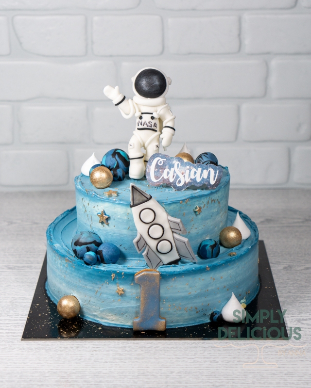 20230826-20230826-DSC088471an-albastru-astronaut-etajat-figurine-modelate-racheta
