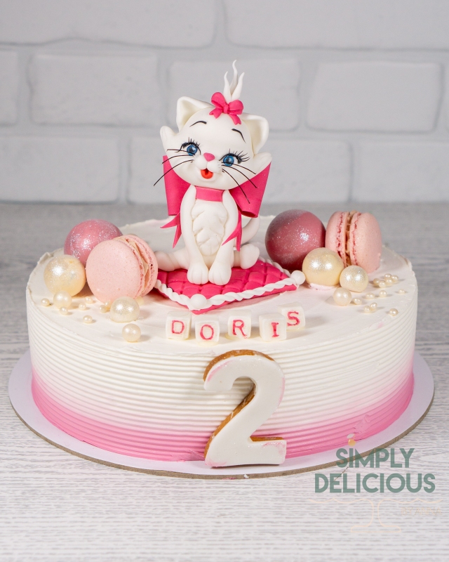 20231111-20231111-DSC09659alb-figurine-modelate-macarons-pisica-pisica-marie-roz